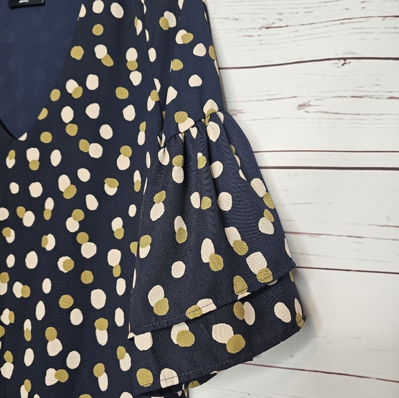 VICI Opera House V-Neck Bell Sleeve Shift Dress - Picture 4 of 9